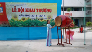 Hiệu trưởng: Cô Nguyễn Thị Tuyết Minh