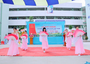 Các cố múa bài "Cây đa bến dốc"
