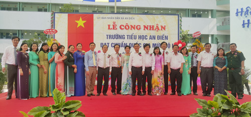 Đai bieu chup hinh lưu niem