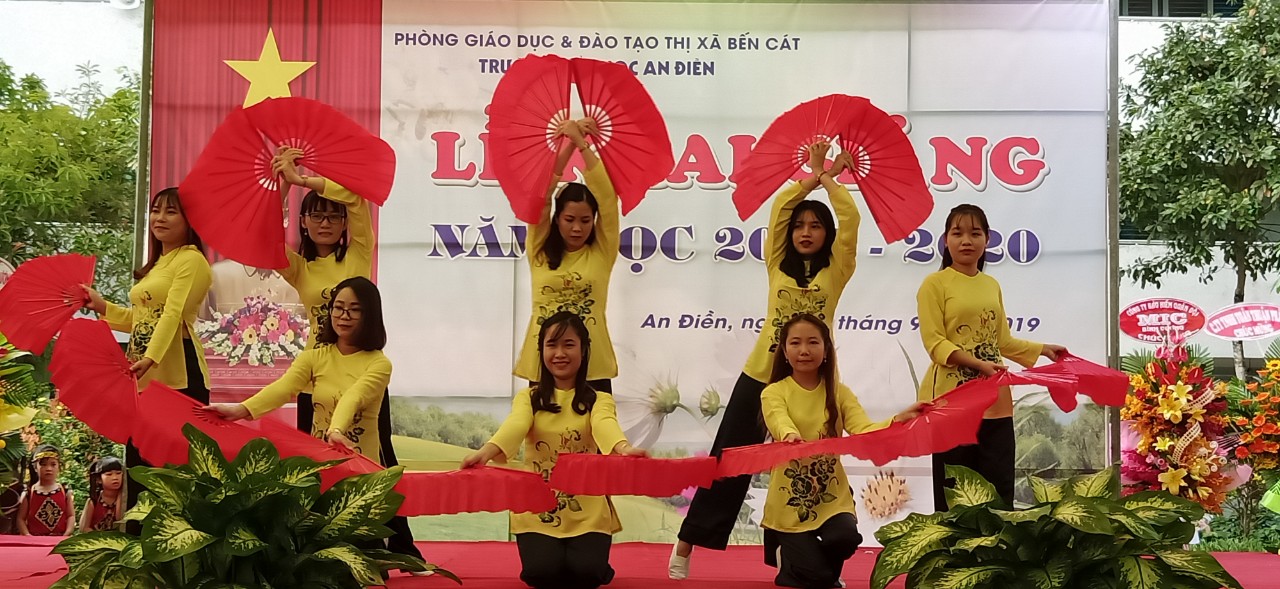 Các tiết mục văn nghệ chào mừng năm học mới