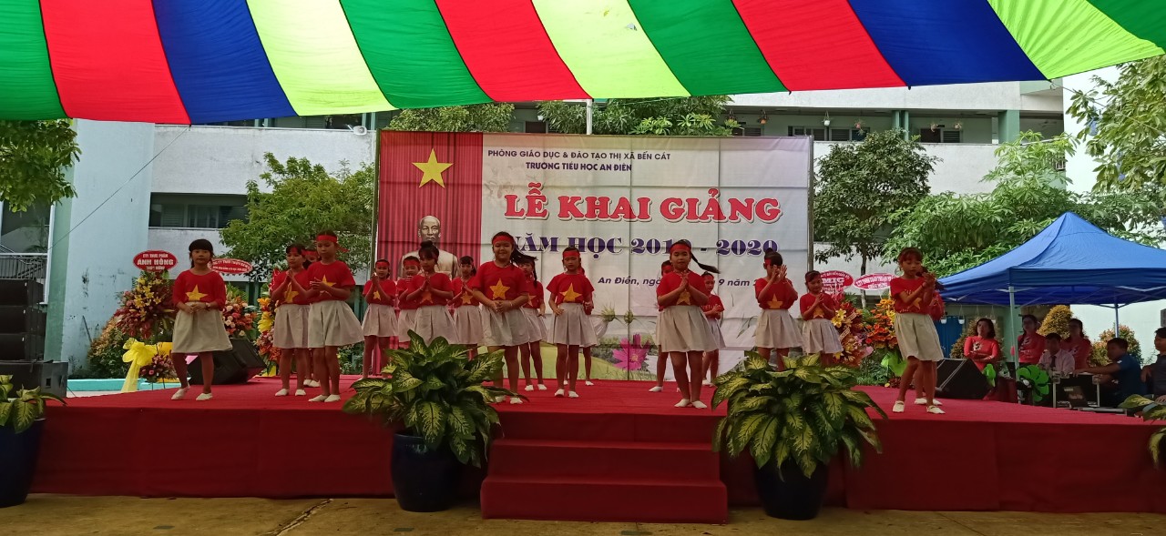Các tiết mục văn nghệ chào mừng năm học mới