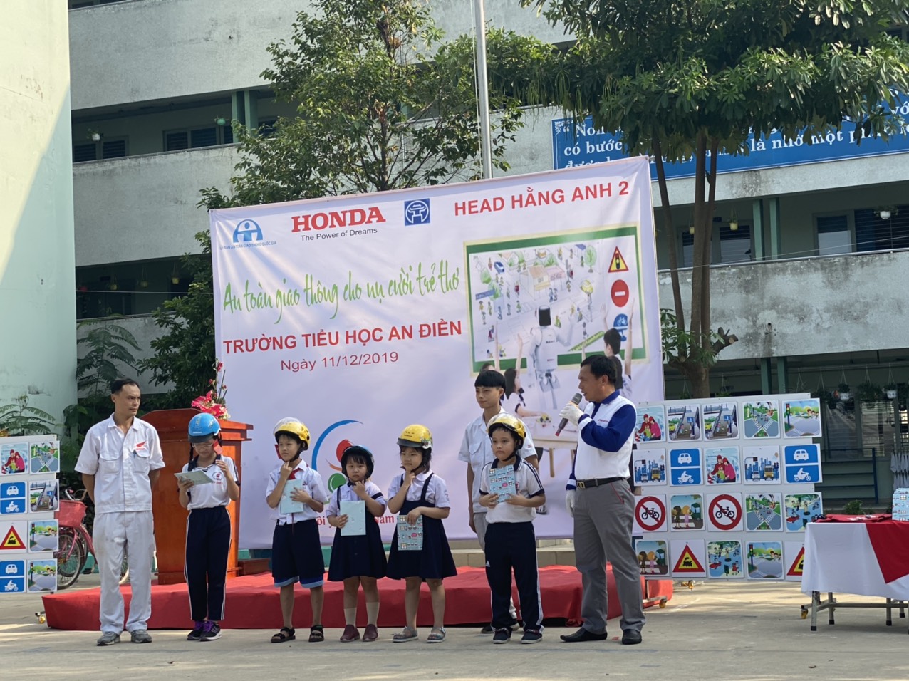 An toàn giao thông cho nụ cười trẻ thơ
