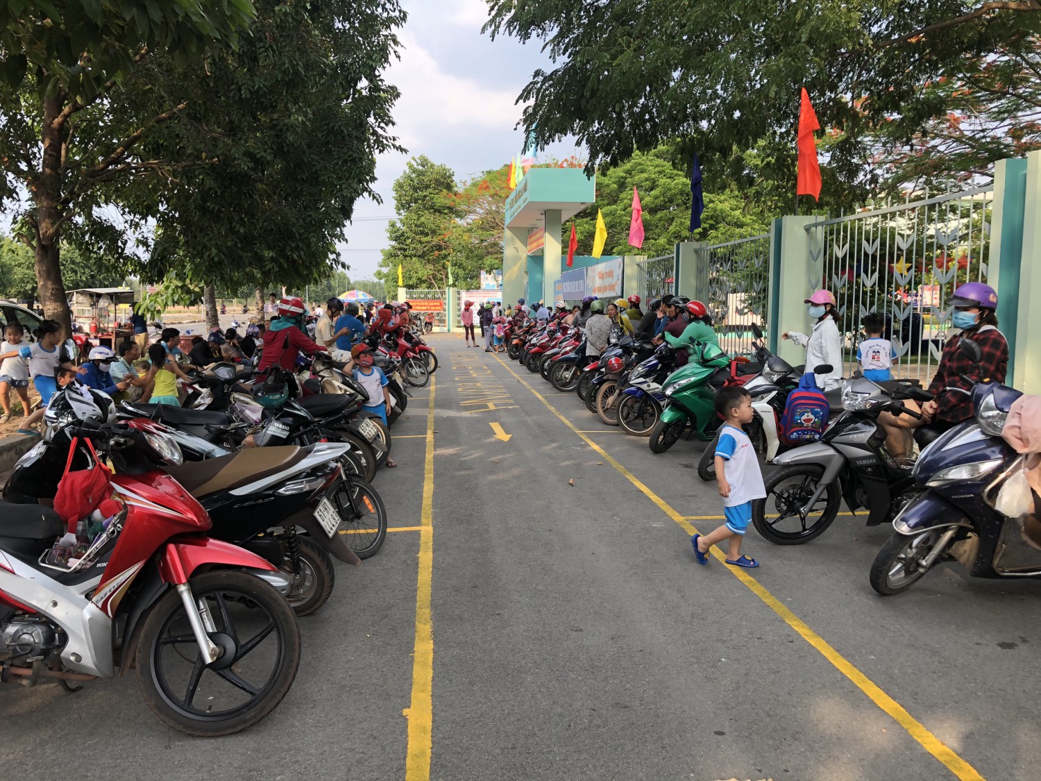 Mô hình cổng trường an toàn, văn minh