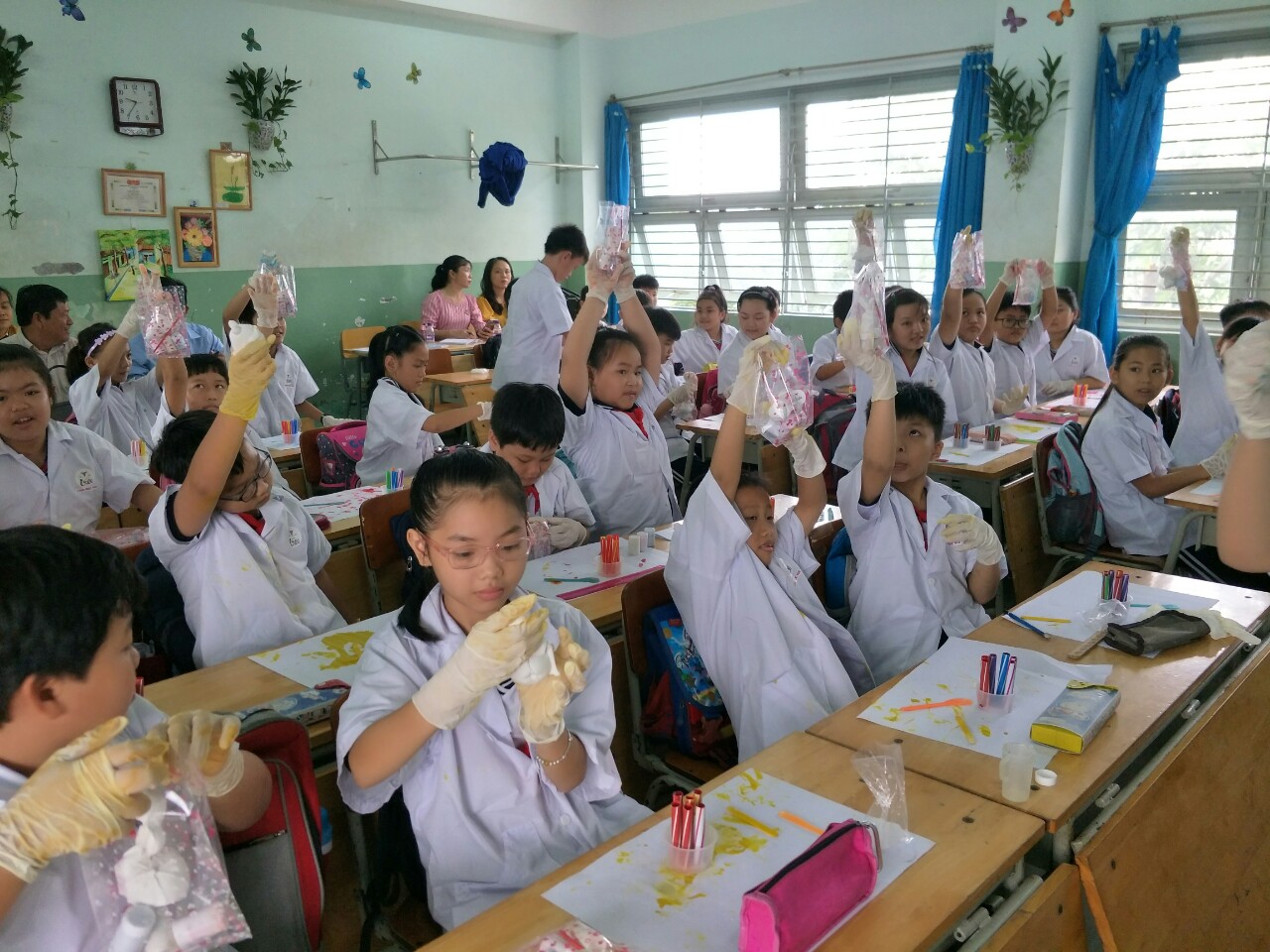 Đồ dùng học tập “Thân thiện” cho học sinh lớp 4