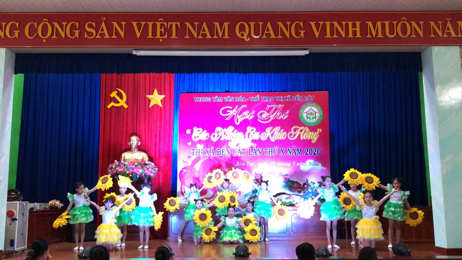 Hội Thi "Các nhóm ca khúc hồng"