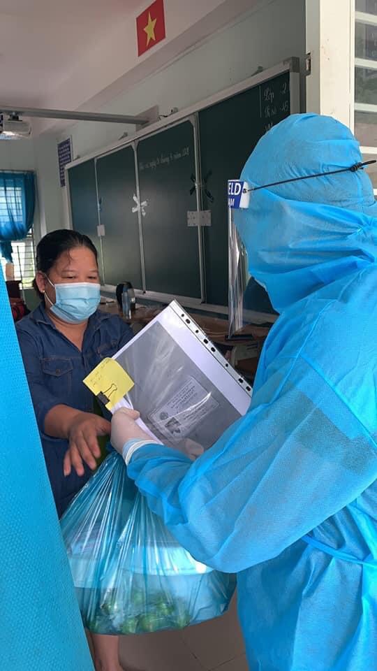 Tình nguyện viên hỗ trợ công tác phòng, chống dịch covid-19