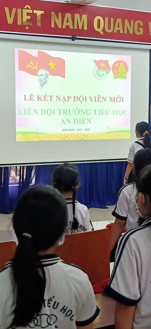 Lễ kết nạp đội viên mới