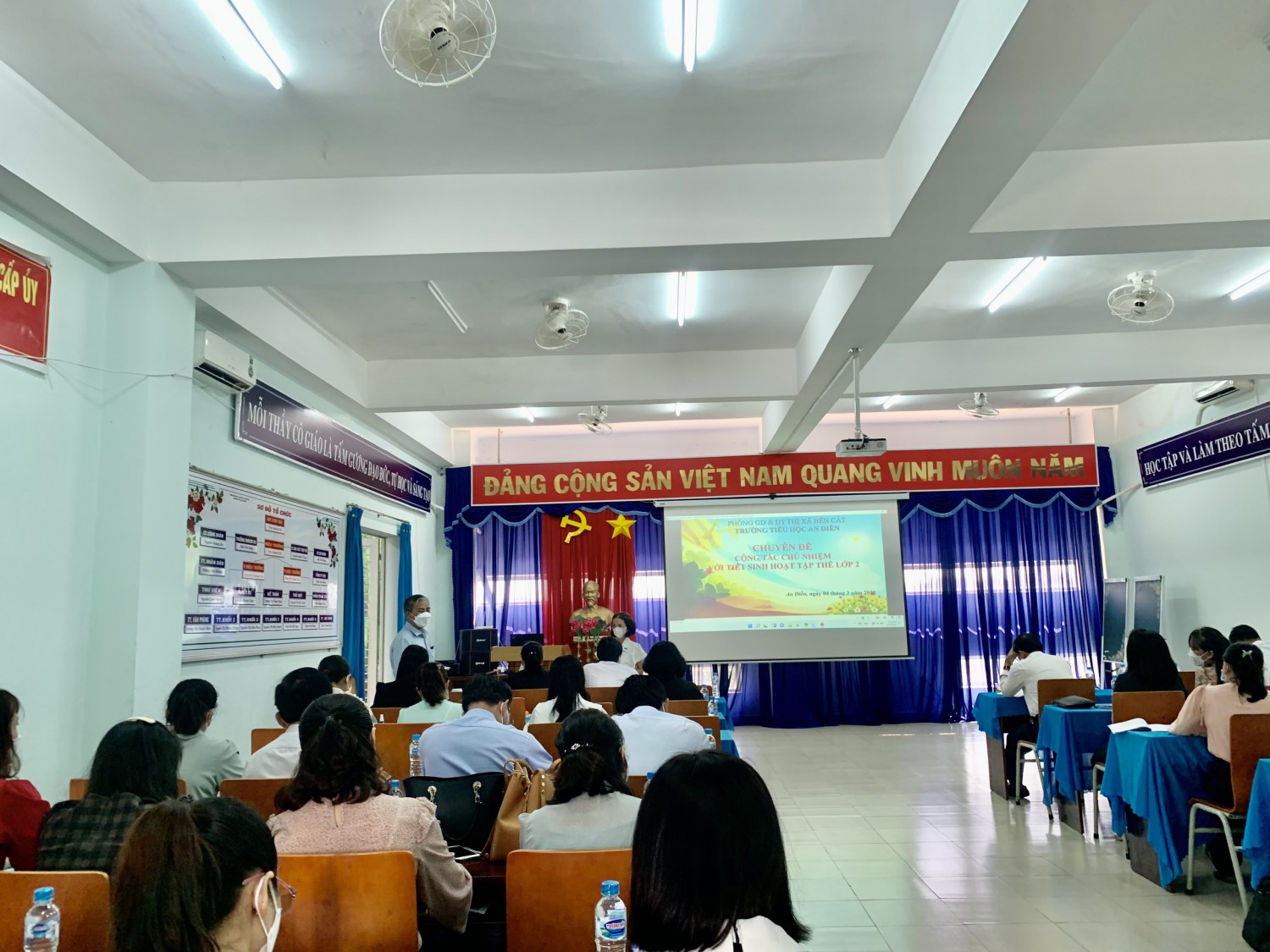 Công tác chủ nhiệm với tiết sinh hoạt