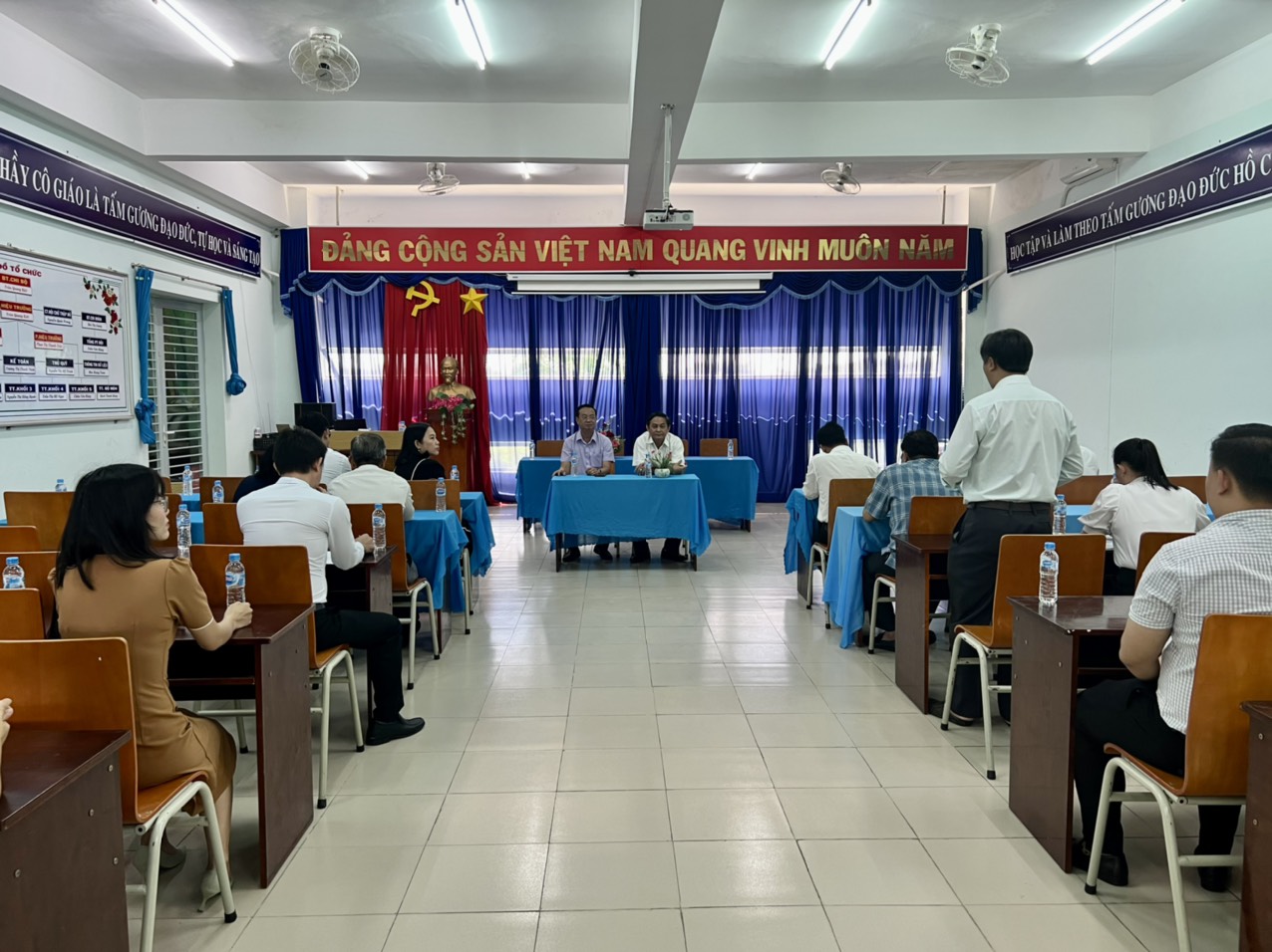 Đoàn công tác của Tỉnh ủy, Thị xã Bến Cát, Sở GD&ĐT, Phòng Giáo dục Đạo tạo và UBND xã An Điền đến kiểm tra công tác tiêm chủng vắc xin COVID-19, công tác phòng, chống dịch sốt xuất huyết và chuẩn bị khai giảng năm học mới