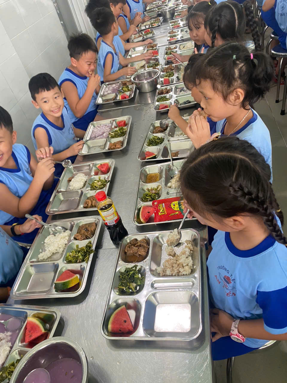 Khám Phá Bữa Ăn Bán Trú Đầy Niềm Vui Và Dinh Dưỡng Tại Trường Tiểu Học An Điền